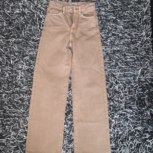 Jeans från Lager 157 - Fina byxor från Lager 157. De har inte använts pga för små för min syrra. Nypris 300