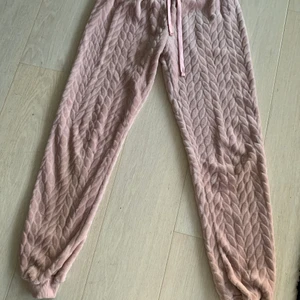 Gosiga mysbyxor i rosa  - Mina fina mysbyxor till salu då de är för små. Använda ett fåtal gånger.