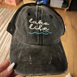 Keps - Säljer sena kepsen, har använt den några få gånger! Inte sliten  någon stans.