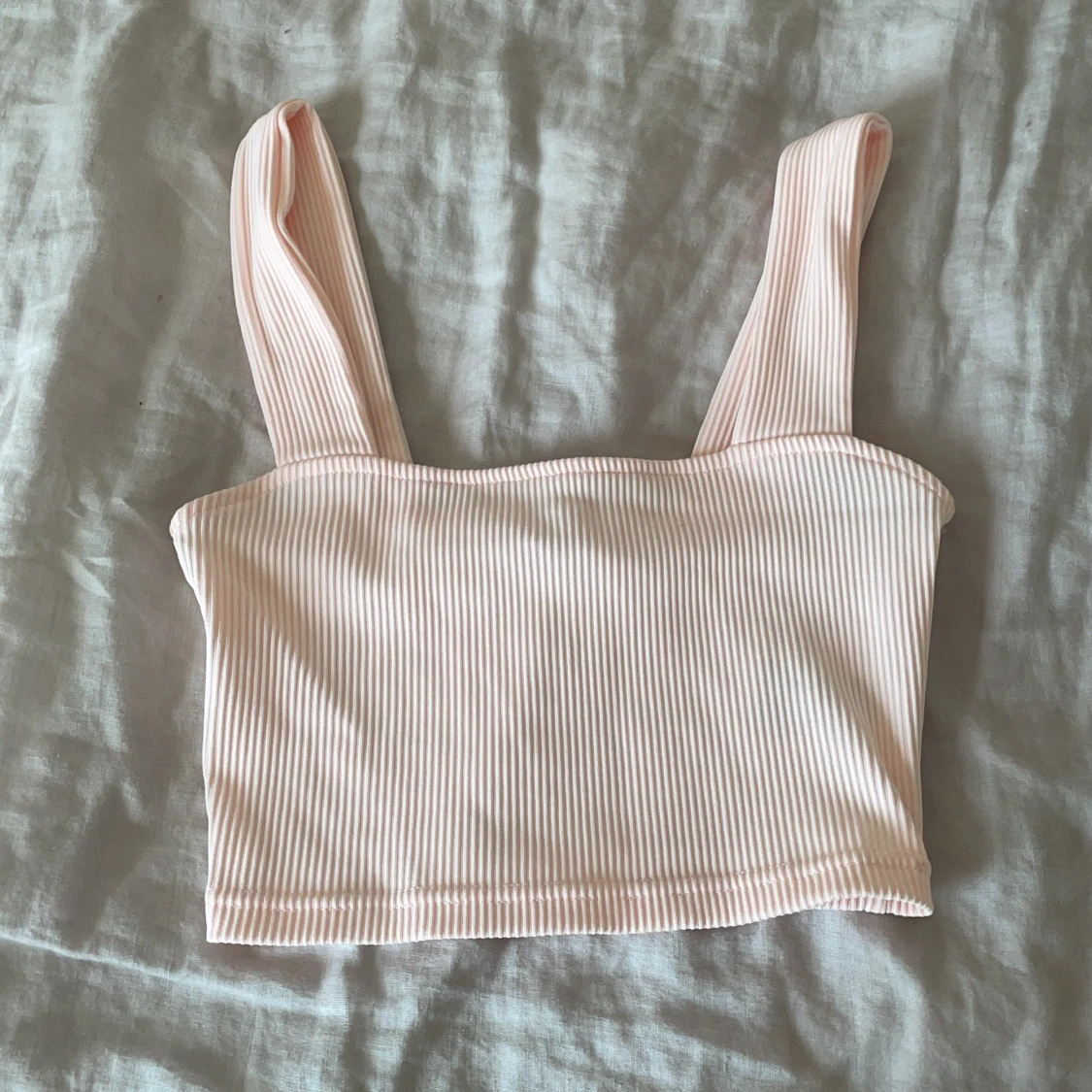 rosa ribbad magtröja