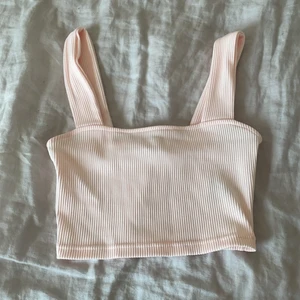 rosa ribbad magtröja - Sitter väldigt fint på.. har används 1 gång 