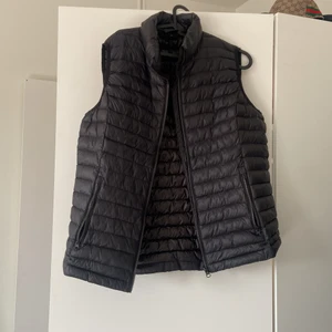 Everest väst - Säljer den pgr av att jag inte får användning av den längre, köpt för 600kr. Nyskick 