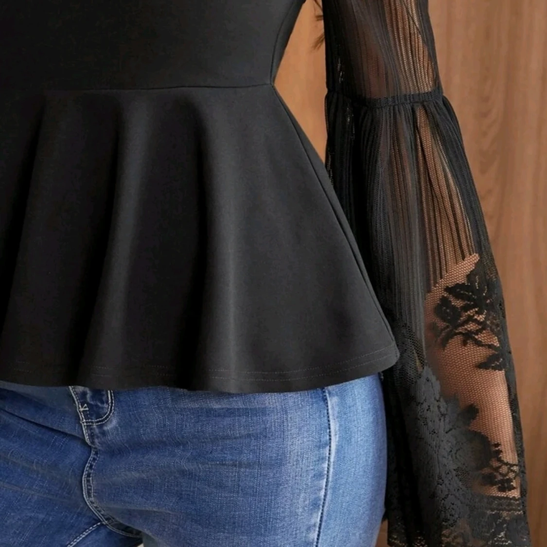 Svart topp med fina ärmar - oanvänd!  - 91