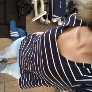 Söt randig topp - Söt blå vit randig topp från emma&malena🤩😍