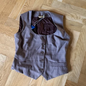 Väst  - Smårutig väst🤩 lite liten för mig😭