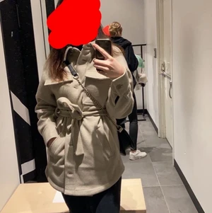 Kappa Bikbok - Kappa med båda knappar och smöra att knyta från Bikbok 