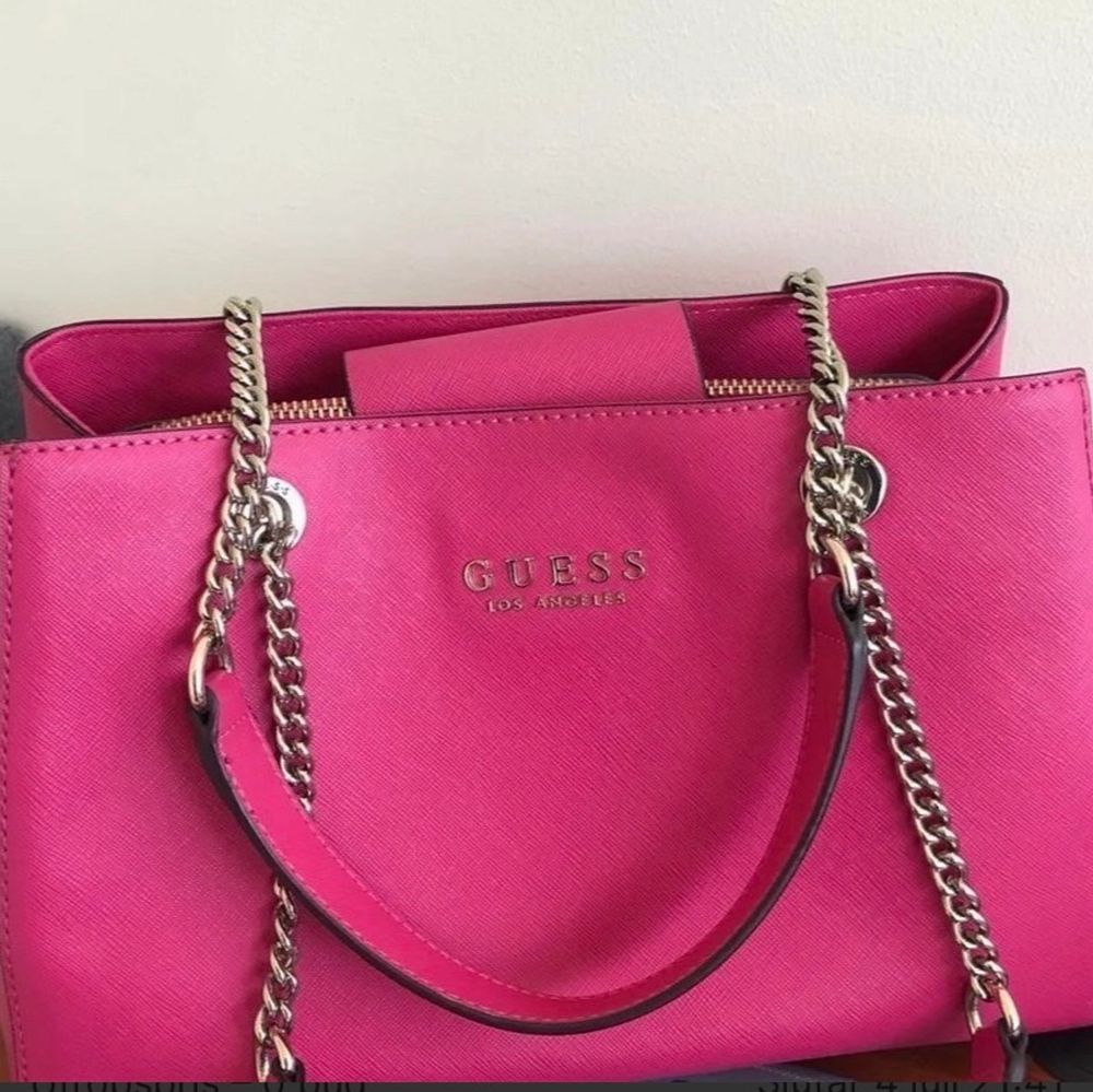 Guess väska - Neon rosa | Plick Second Hand