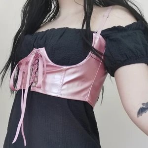 Rosa korsett  - Oanvänd rosa korsett med knytning. 