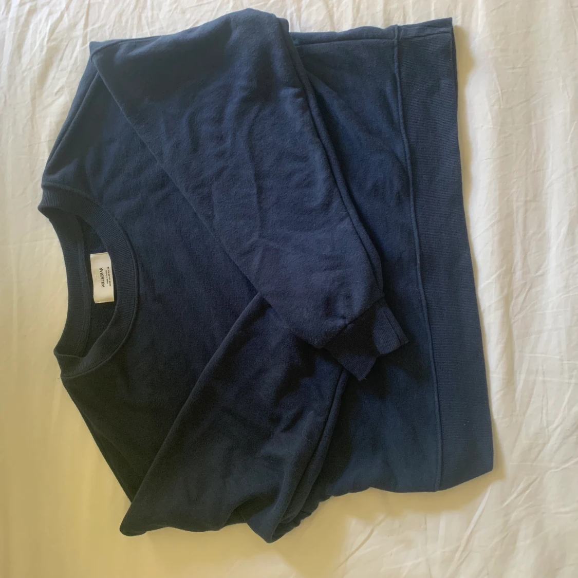 Tunn marinblå sweatshirt från Pull&Bear