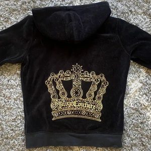 Jucy couture set - Säljer fett super fina jucy couture set i storleken S! Säljer av anledningen att det inte passar mig längre. Sparsamt använt. Pris kan diskuteras.