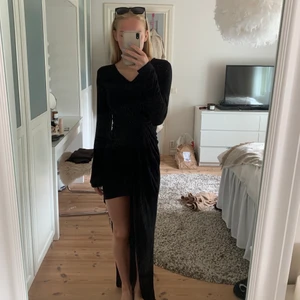 Fin klänning  - Superfin klänning som tyvärr aldrig kommer till användning hos mig och därför aldrig använd! ❤️