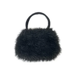 Y2K pälsväska - !-50%!supersöt pälsväska, lite knottriga band men det är bara att klippa bort! 26cm bred och 20cm hög❤️