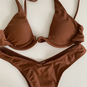 Shien bikini  - Super snygg bikini från shien! Tyvärr liten på mig, endast överdelen testad. Under delens skydd sitter kvar. 