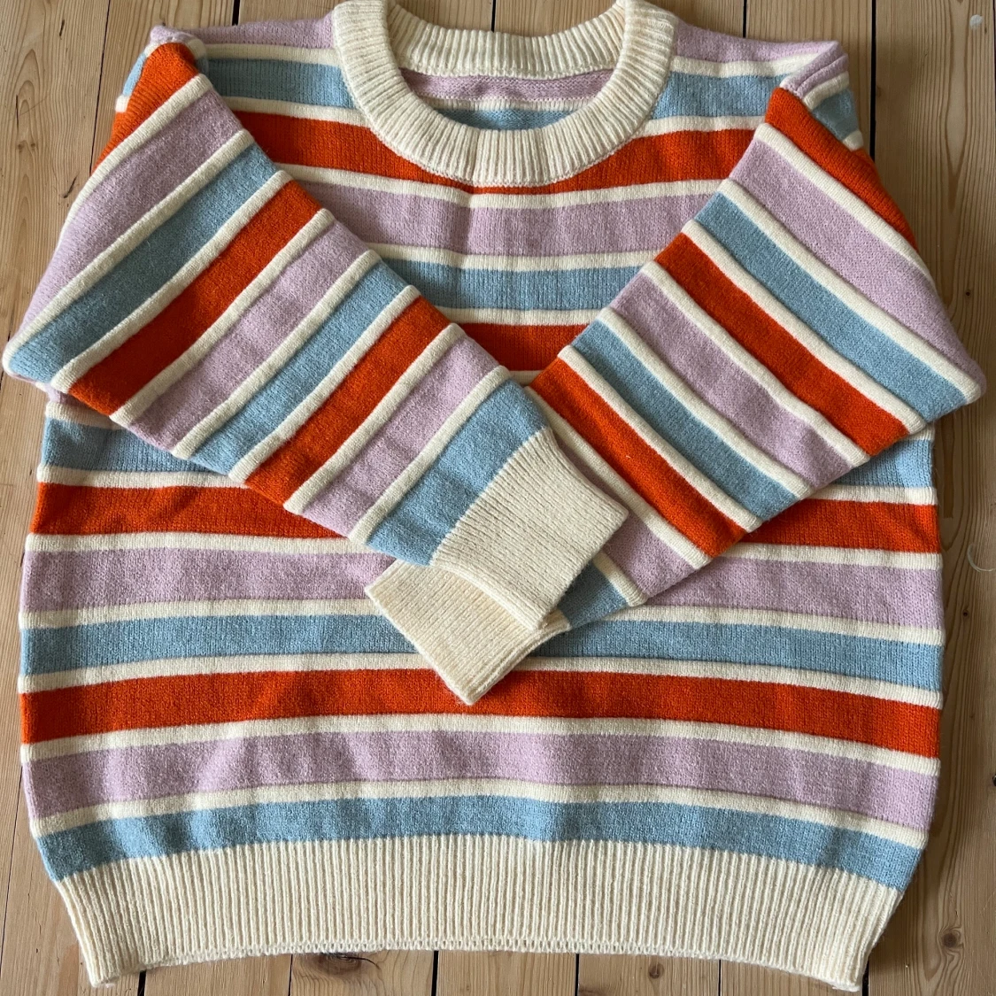 Söt randig stickad tröja