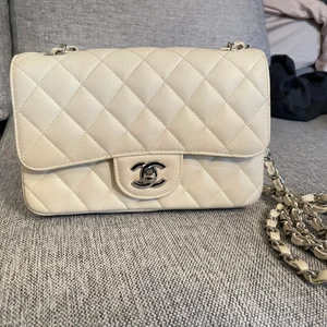 Chanel mini8 - ganska ny