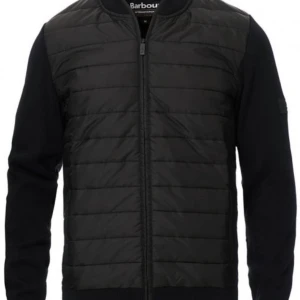 Barbour Jacka - Barbour Jacka. Perfekt till sommaren. Köpt för ca ett halvår sedan på NK för 2000kr. Jackan är i väldigt bra skick. Inga skador eller slitningar. Storlek S men passar M också. Pris: 1300kr.  