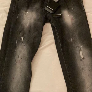 Dsquared 2 jeans - Storlek 48 Tagsen kvar