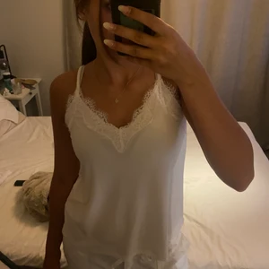 Vit spets linne - Använt ett fåtal gånger!  Skickar spårbar frakt 📦