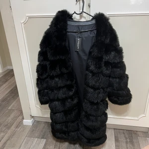 Pälsjacka - Klassiskt vintage Svart och oversized pälsjacka köpt från London men aldrig använt… orginalepris: 1250kr