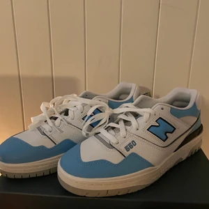 New balance 550 carolina blue size 42,5 - Helt nya new balance 550 i storlek 42,5 bud från 1700 köp direkt för 1900:- skicka meddelande vid intresse✌️ 