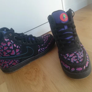 Nike Vandal Premium QS All Star Area 72 Galaxy  - Skorna är knappast använda, dom är i bra skick, och för bra pris 