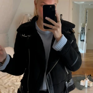 ZARA mockajacka - Superfin höst/vinterjacka från ZARA, väldigt varm och passar till allt!  Jackan är använd en säsong, så den är som ny. 