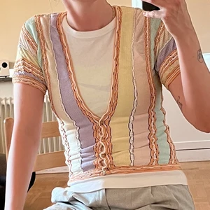 Tröja - Kortärmad tröja/cardigan från Missoni. Liten men stretchig i strl. Gissar på en XS.