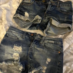 Blå jeansshorts - Blå jeansshorts, 50kr/paret💓