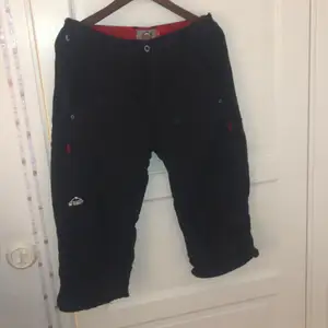 Shorts i fint skick, knappt använda. Säljer då jag inte använder längre. Köparen står för frakten. ☺️