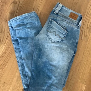 Pepe jeans! - Jätte fina lågmidjade pepe jeans. Köpte för inte alls länge sedan och inte alls slitna. Kom privat för bild på❤️