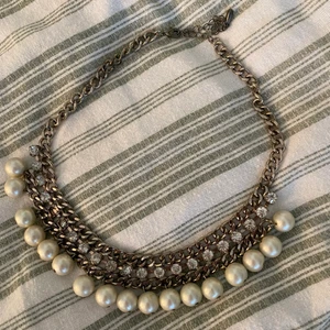 Unikt pärlhalsband💕 - Kommer aldrig till användning 💕 det är  mer åtsittande men inte som en choker🫶🏻