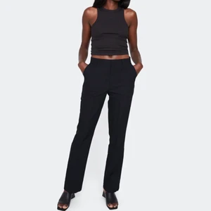 Kostymbyxor - Kostymbyxor från BikBok i stlk 34, använda men i fint skick💞