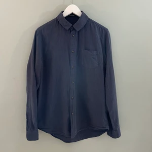 Samsø o samsø - Fin skjorta, mjukt och lätt tyg. Mörkgrå