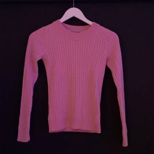 Tröja  - kommer inte till användning, knappt använd så i ganska bra skick💗