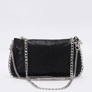 Kedjeväska  - Har bara använt väskan två gånger och den är precis som ny 🥰