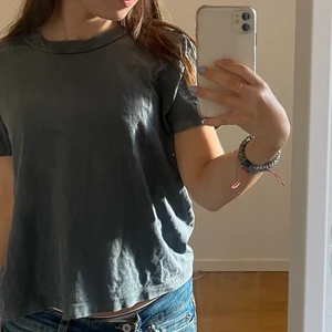 Zara tröja - Mörk grå t-shirt från zara, fint skick och super fin