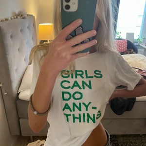 Zadig & Voltaire T-shirt - Säljer denna så coola t shirt ifrån Zadig et Voltaire med trycket ”girls can do anything”!! Använd fåtal gånger och orginal priset är 1050kr👌 Så najs året runt!!💕💕💕💕 (köparen står för frakt och använd inte köp nu är ni snälla)