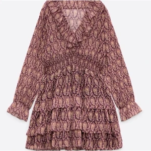 Zara klänning  - Jättefin klänning ifrån zara. Går inte att få tag på längre.