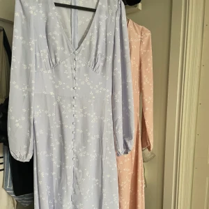 Långklänning - Säljer dessa supersnygga klänningarna i rosa och lila.  Storlek 34 i båda