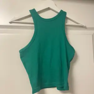 Grönt linne som aldrig är andvänt (mer grön i verkligheten)