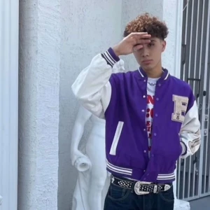 varsity jacka - så snygg varsity/college jacka från aelfric eden, köpt för 1000kr. nyskick, knappt använd. säljer pga har för många jackor💗storleken är unisex