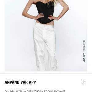 Satin korsett-topp - Säljer min satin korsett-topp från zara! Har aldrig använt min då jag inte gillar hur den sitter på mig ❤️ Strl S! Säljer för 199kr, nypris 299kr. Köpare står för frakt! 