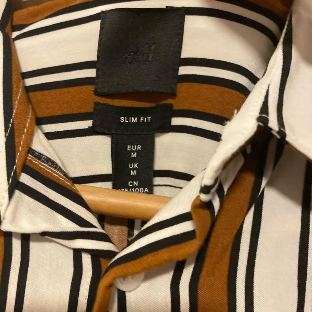 H&M Slim Fit Shirt 👔   Storlek: M. Skjortor.
