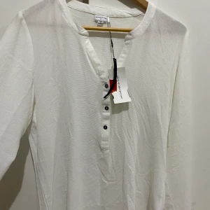 Långärmad blus - Jättefin blus, aldrig använd!🤍