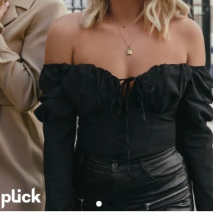 Blus - Nyskick, endast testad! 150kr +frakt  Strl 38