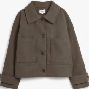 Kappa - Superfin slutsåld kappa ifrån Kappahl, skriv privat för fler bilder, köpare står för frakt❤️använd knappt tre gånger Buda eller köp direkt för 1100❤️