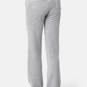 Juicy couture  - Hej säljer mina juicy då dem aldrig kommer till användning längre! För fler bilder eller info skriv privat. Nästan aldrig använda💕köpta för 1099! För mer info kontakta priv (bara seriösa köpare)