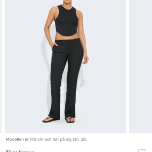 Bikbok vera lågmidjade kostymbyxor - Lågmidjade kostymbyxor från bikbok. Nyskick, endast använda en gång. 