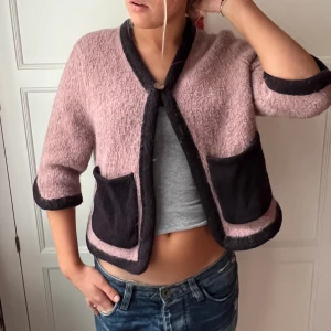 Kofta!! - Säljer denna kofta som är så mysig nu till hösten