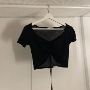 Tröja - Jag säljer då den inte kommer till användning den är från MNG men är köpt på ZARA för 99 kr och är storlek S 